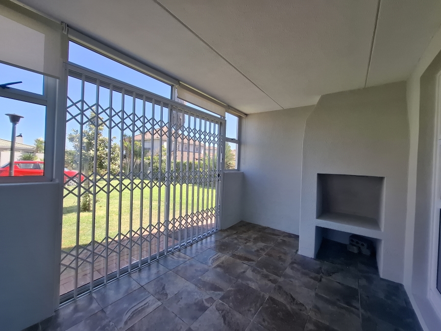 To Let 2 Bedroom Property for Rent in Bloubergstrand Western Cape